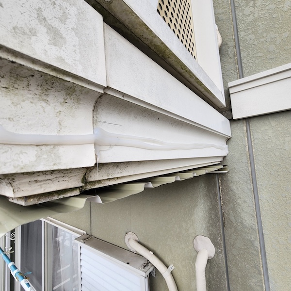 静岡県富士宮市|ベランダ下部に板金を取り付け