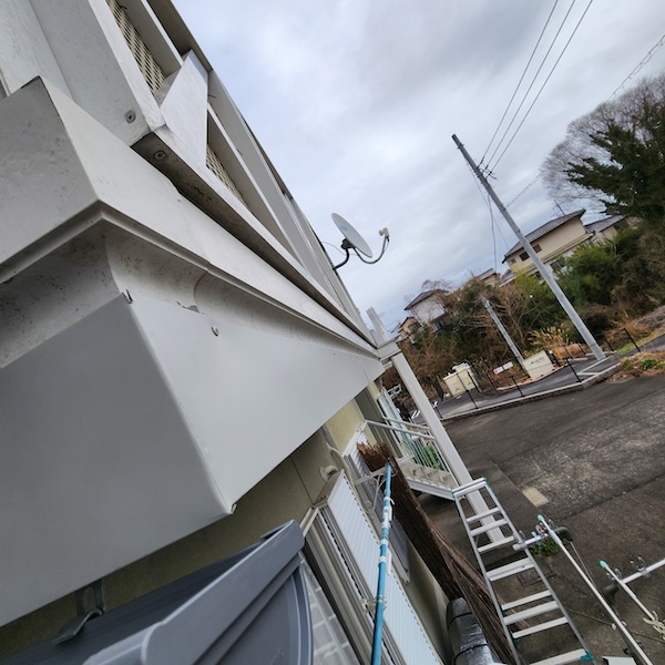 静岡県富士宮市|ベランダ下部に板金を取り付け