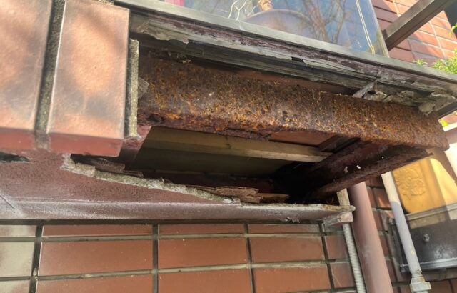 静岡県富士市｜出窓底部の欠損を修理しました！施工前をレポート