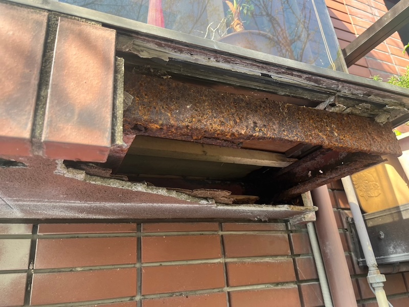 静岡県富士市｜出窓底部の欠損を修理しました！施工前をレポート