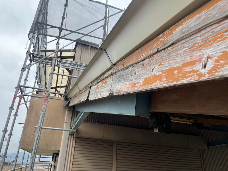 静岡県富士市|傷んだ破風板に板金を張りました