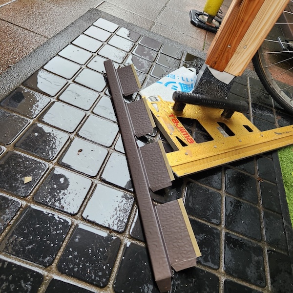 静岡県藤枝市|玄関前の既存柱に外壁材を新しく張る工事を実施!