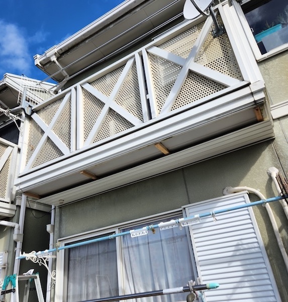 ベランダ下の板金工事を実施!|静岡県富士宮市