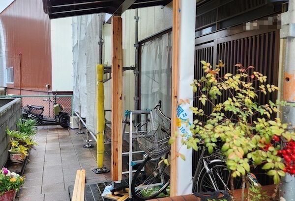 静岡県藤枝市｜玄関前の既存柱に外壁材を新しく張る工事を実施！