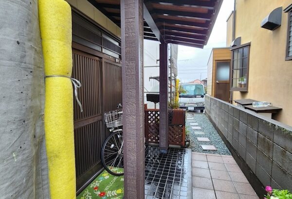 玄関前の既存柱 新規外壁材張り〜施工後をレポート！｜静岡県藤枝市