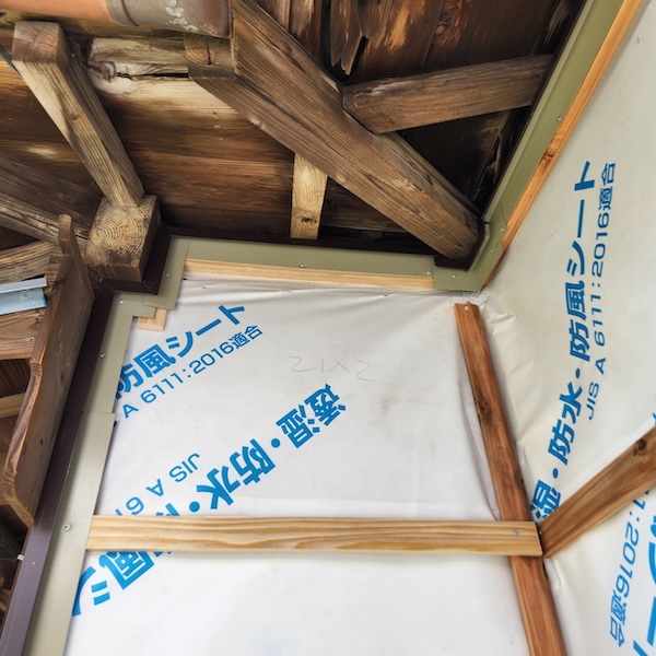 母屋と軒天井の取り合い部に見切りを取り付けました|静岡県富士宮市