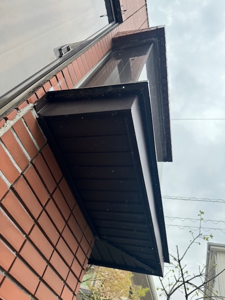 静岡県富士市｜出窓底部の仕上げはガルバリウム鋼板を張りました！