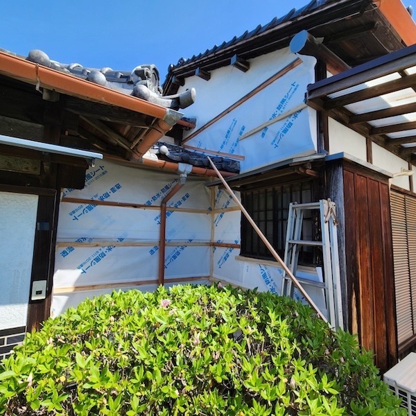 母屋と軒天井の取り合い部に見切りを取り付けました|静岡県富士宮市