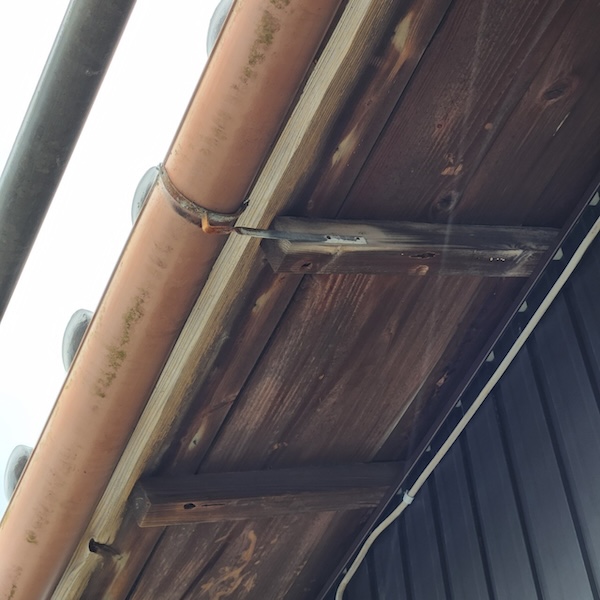 静岡県富士宮市｜雨樋交換工事を実施！既存撤去から金具の取り付けまでをレポート