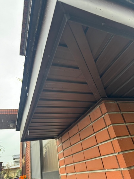 静岡県富士市｜出窓底部の仕上げはガルバリウム鋼板を張りました！