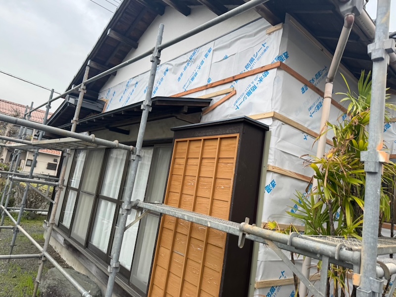 静岡県富士宮市｜下見板の外壁をカバー工法でリフォーム！防水紙を張りました！