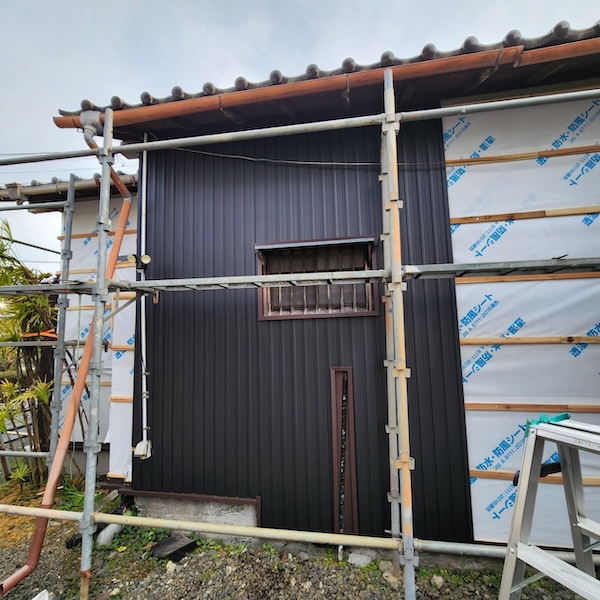 ガルバリウム外壁材本体張りをレポートします！｜静岡県富士宮市