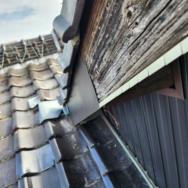 破風板の板金巻き工事 仕上げ、板金工事も当店にお任せください！｜静岡県富士宮市