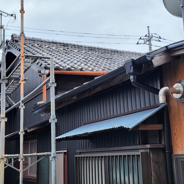 静岡県富士宮市|外壁カバー工事と雨樋交換工事が完了!施工後をご紹介します!