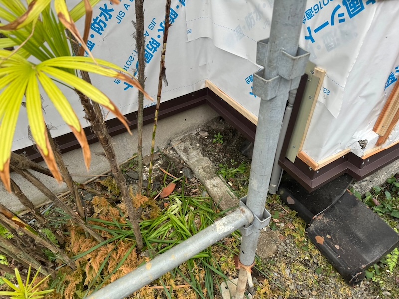 静岡県富士宮市|板金工事もおまかせください!水切りと見切りを取り付けました!