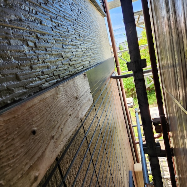 静岡県静岡市清水区｜ちょっとした隙間にご注意！幕板の天端にシーリングを打ちました