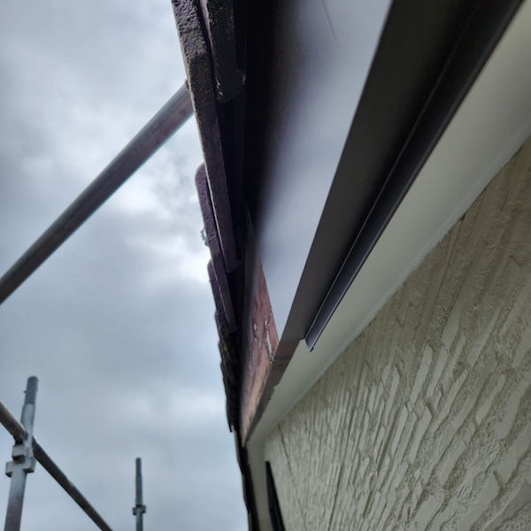 静岡県静岡市清水区｜木の破風板にガルバリウム鋼板を張りました