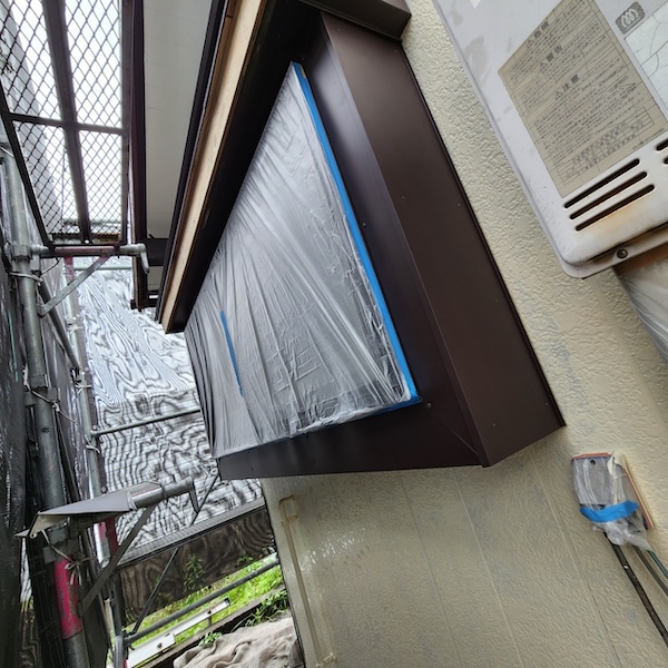 出窓の側面と底面に板金を張り付けました|静岡県焼津市