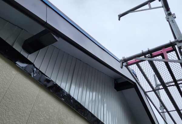 静岡県焼津市｜木製の破風板に板金巻きを実施しました