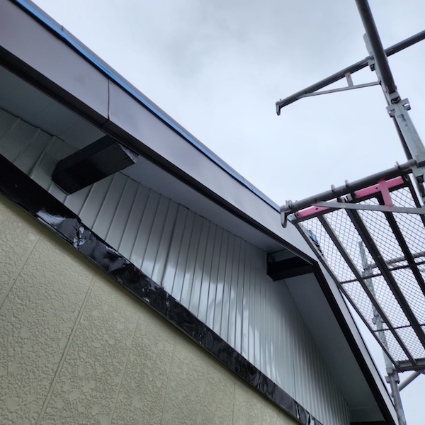 静岡県焼津市|木製の破風板に板金巻きを実施しました