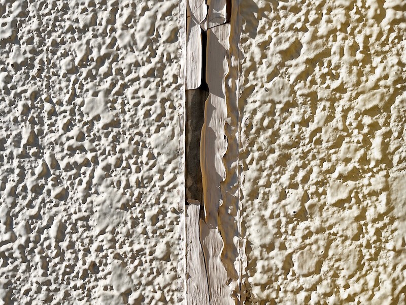 外壁塗装の時期を知らせる劣化症状とは？プロが教える見極め基準