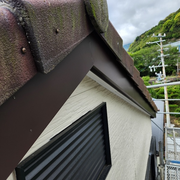 静岡県静岡市清水区｜木の破風板にガルバリウム鋼板を張りました