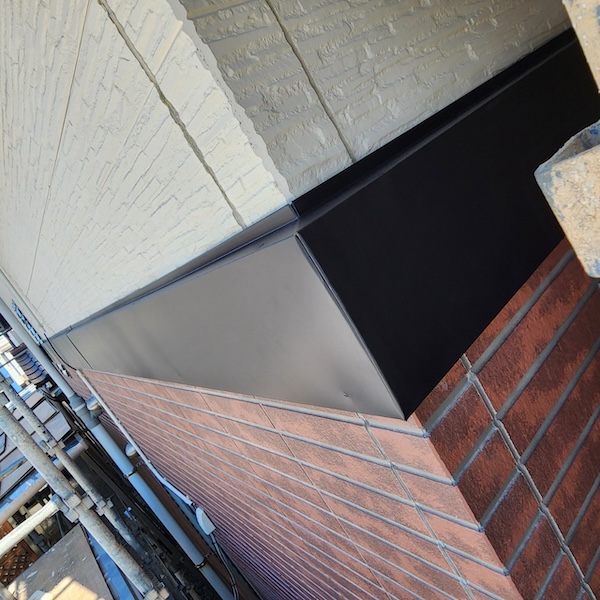 幕板に造作した板金を取り付け｜静岡県静岡市清水区