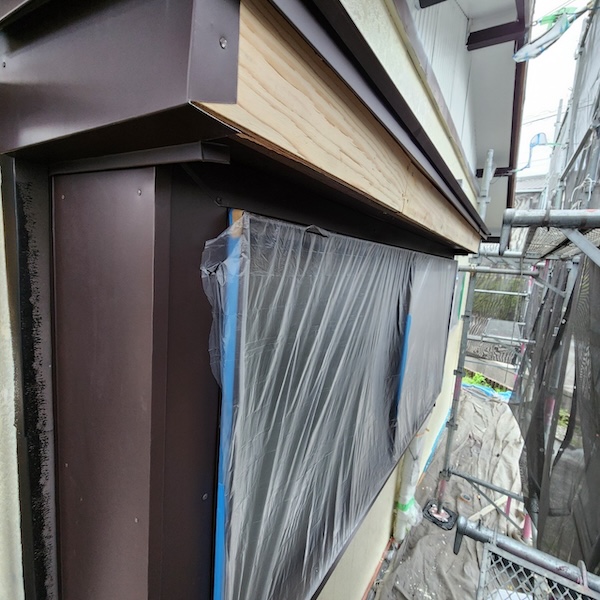 出窓の側面と底面に板金を張り付けました|静岡県焼津市