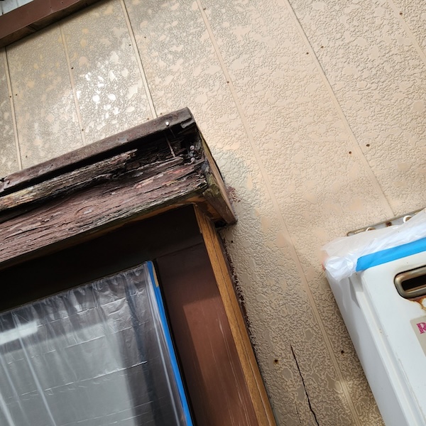 静岡県焼津市｜出窓の木部修繕 板金工事を実施！