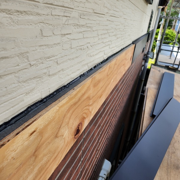 静岡県静岡市清水区｜ちょっとした隙間にご注意！幕板の天端にシーリングを打ちました