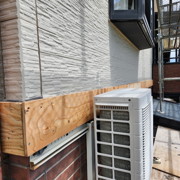 静岡県静岡市清水区｜ちょっとした隙間にご注意！幕板の天端にシーリングを打ちました