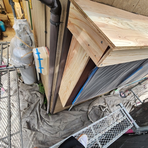 出窓の木部修繕 下地合板を張り付けました｜静岡県焼津市