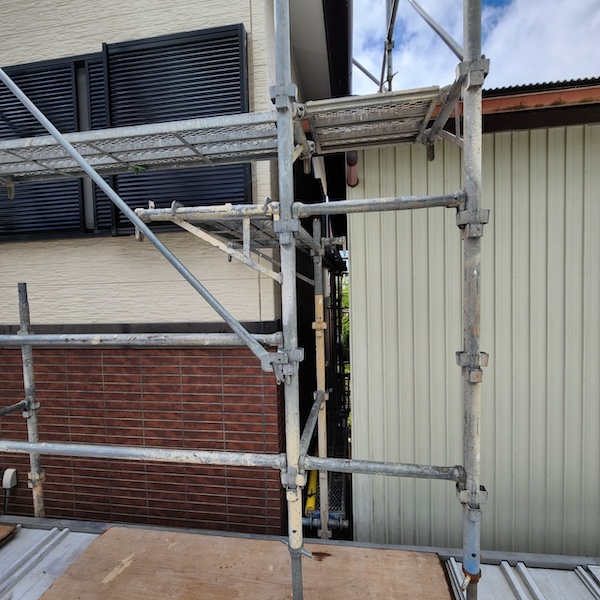 静岡県静岡市清水区｜ちょっとした隙間にご注意！幕板の天端にシーリングを打ちました