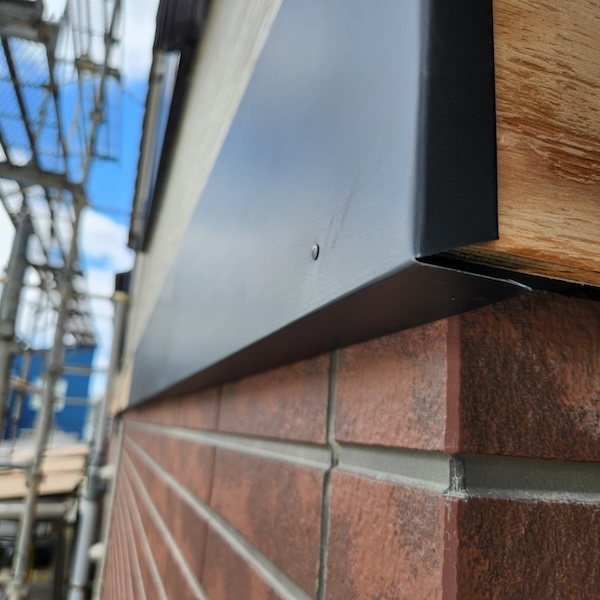 幕板に造作した板金を取り付け｜静岡県静岡市清水区