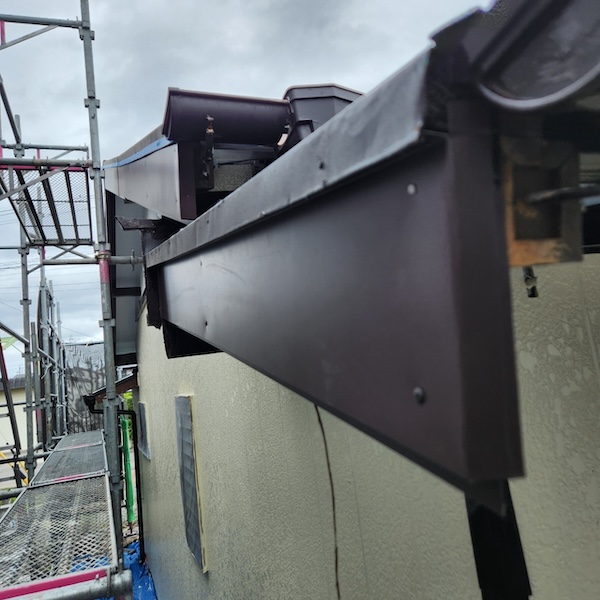 静岡県焼津市|木製の破風板に板金巻きを実施しました