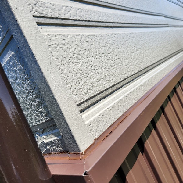 静岡県榛原郡吉田町｜新規金属系サイディング張り・シーリング処理を行いました！