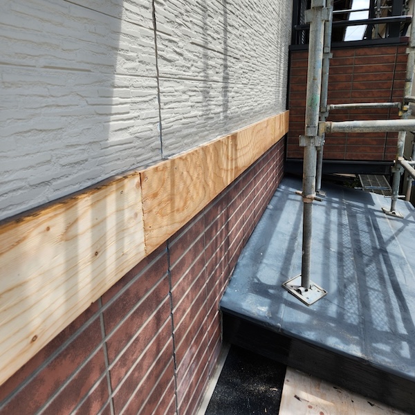 幕板の板金巻き工事 合板下地を取り付け|静岡県静岡市清水区