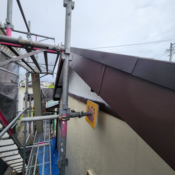 静岡県焼津市|木製の破風板に板金巻きを実施しました