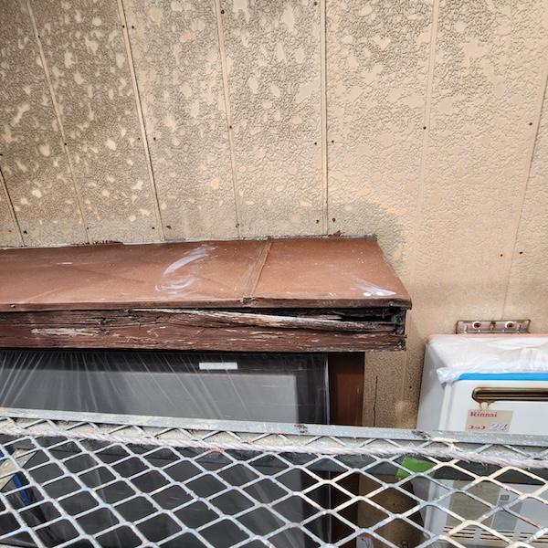 静岡県焼津市｜出窓の木部修繕 板金工事を実施！