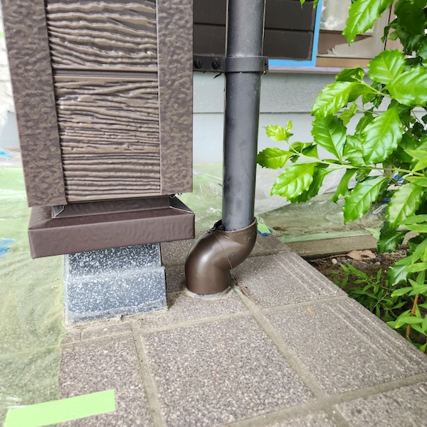 静岡県榛原郡吉田町｜玄関庇の柱修繕工事 金属サイディング張り付け〜仕上げ〜施工後をレポート！