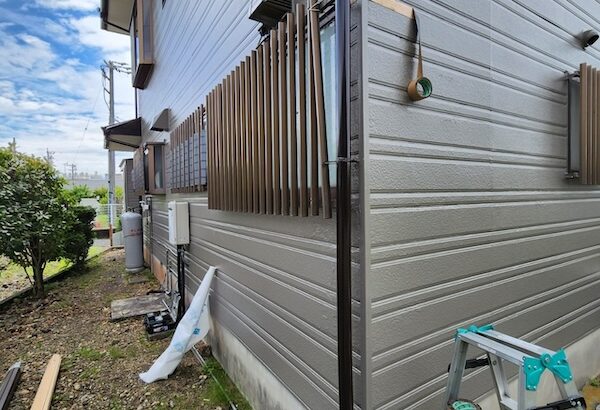 静岡県榛原郡吉田町 雨漏り修理 外壁部分張り替え工事「水が入っていたことがわかり、すぐに修理してくれました。ありがとうございます」