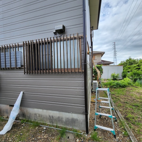 静岡県榛原郡吉田町 雨漏り修理 外壁部分張り替え工事「水が入っていたことがわかり、すぐに修理してくれました。ありがとうございます」