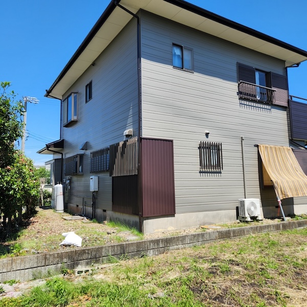 静岡県榛原郡吉田町 雨漏り修理 外壁部分張り替え工事「水が入っていたことがわかり、すぐに修理してくれました。ありがとうございます」