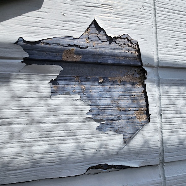 外壁カバー工事 施工前 劣化症状と足場の組み立て設置をレポート｜ 静岡県御殿場市東田中