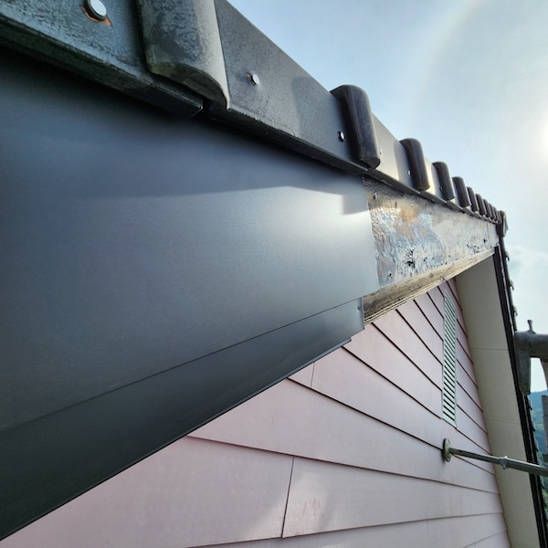 大屋根・下屋の破風板板金巻き工事のご依頼!|静岡県静岡市