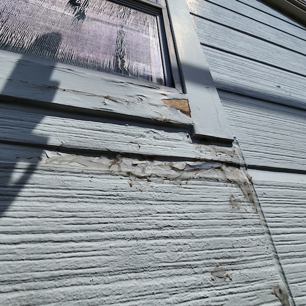 外壁カバー工事 施工前 劣化症状と足場の組み立て設置をレポート｜ 静岡県御殿場市東田中