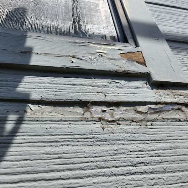 外壁カバー工事 施工前 劣化症状と足場の組み立て設置をレポート｜ 静岡県御殿場市東田中