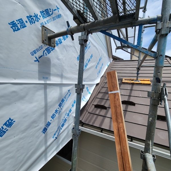 静岡県御殿場市東田中｜外壁カバー工事とは？防水紙張り〜胴縁下地取り付け