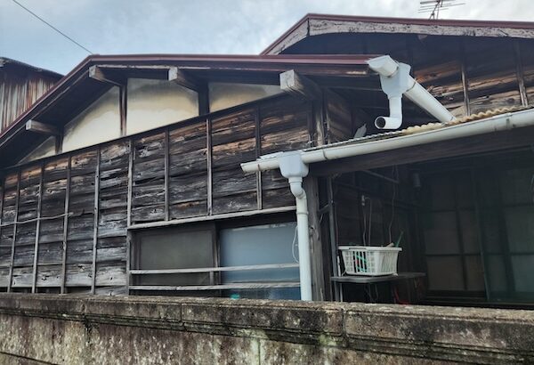 静岡県伊豆の国市 外壁カバー工事「家が見違えるくらいきれいになりました。ありがとうございます」