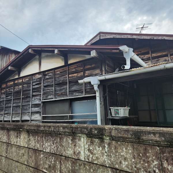 外壁カバー工事 施工前をレポート・木部の劣化が激しく出ていました|静岡県伊豆の国市